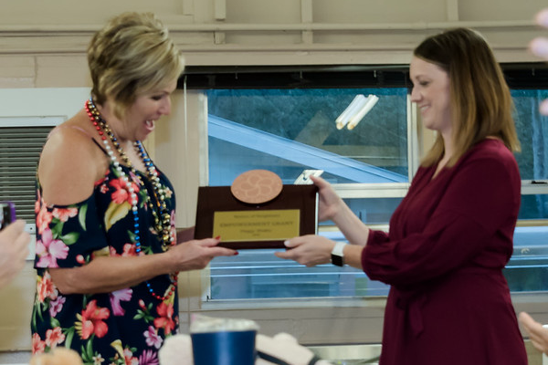 Photo of Peggie Sherry receiving award from Amy Jones