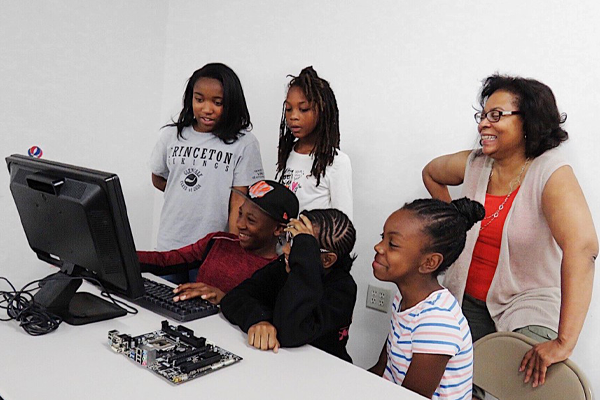 kids gathered around a computer